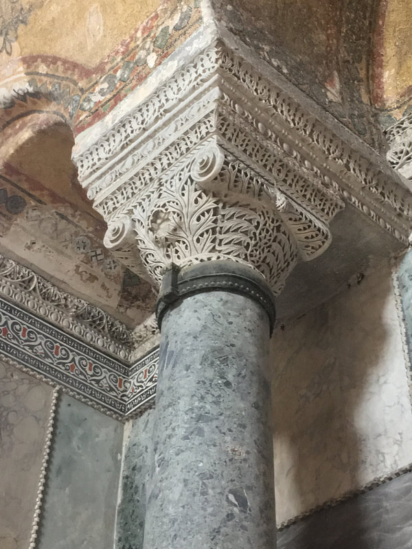 Picture of the leaf motive decoration on a capital in the Hagia Sofia mosque